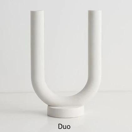 Suporturi pentru lumânări subțiri cu forme curbe scandinave
