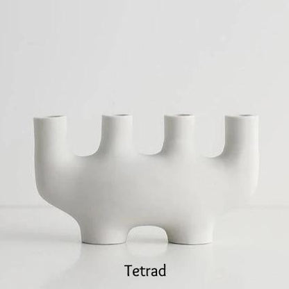 Suporturi pentru lumânări subțiri cu forme curbe scandinave