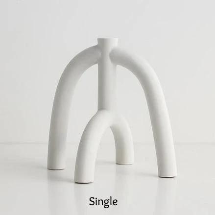 Suporturi pentru lumânări subțiri cu forme curbe scandinave
